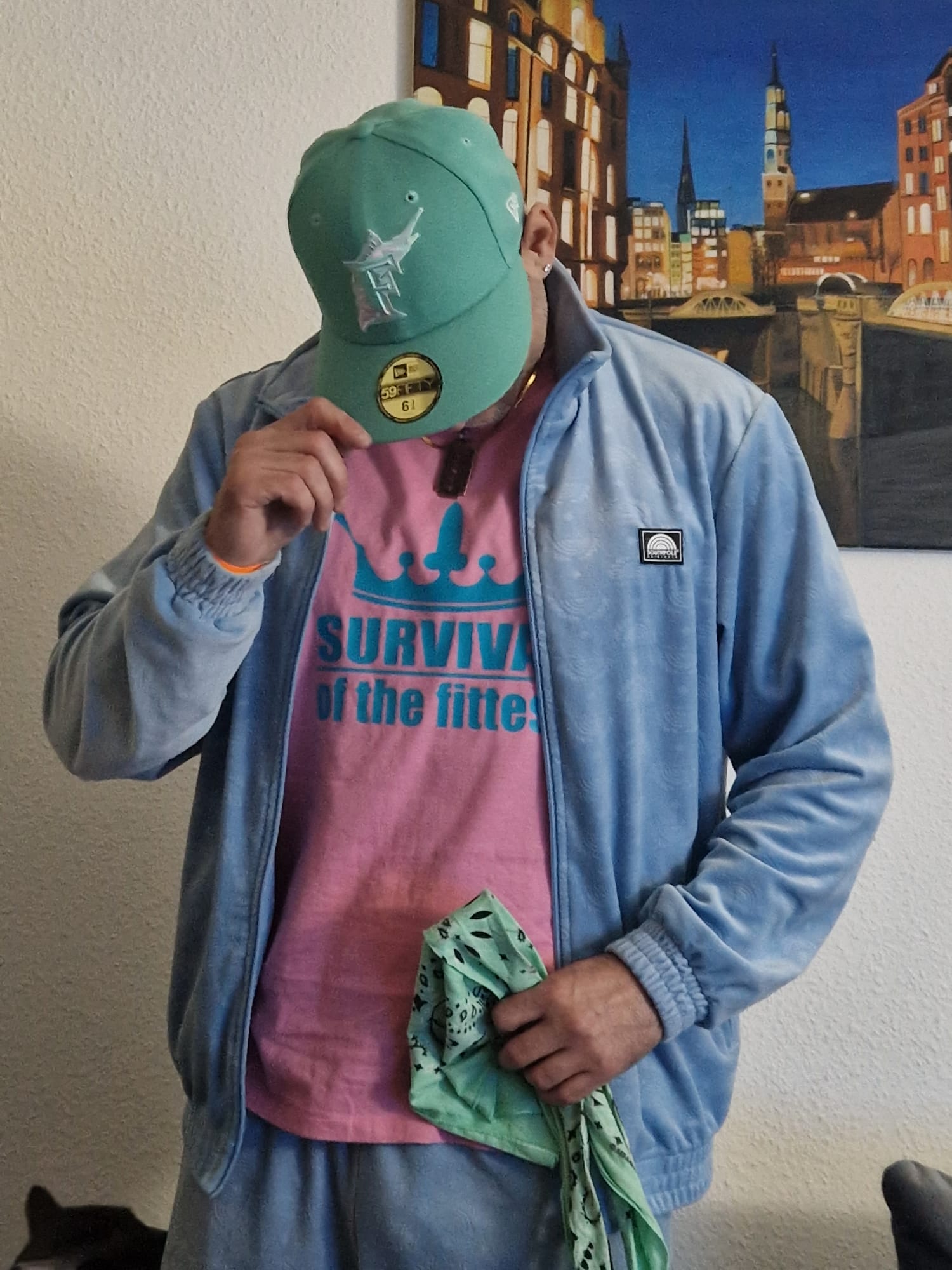 Survival of the Fittest Crown exclusive T-Shirt Baby Pink Sky Blue Türkis Pastell von Sol Front ll with Skyblue Southpole Velour Suit