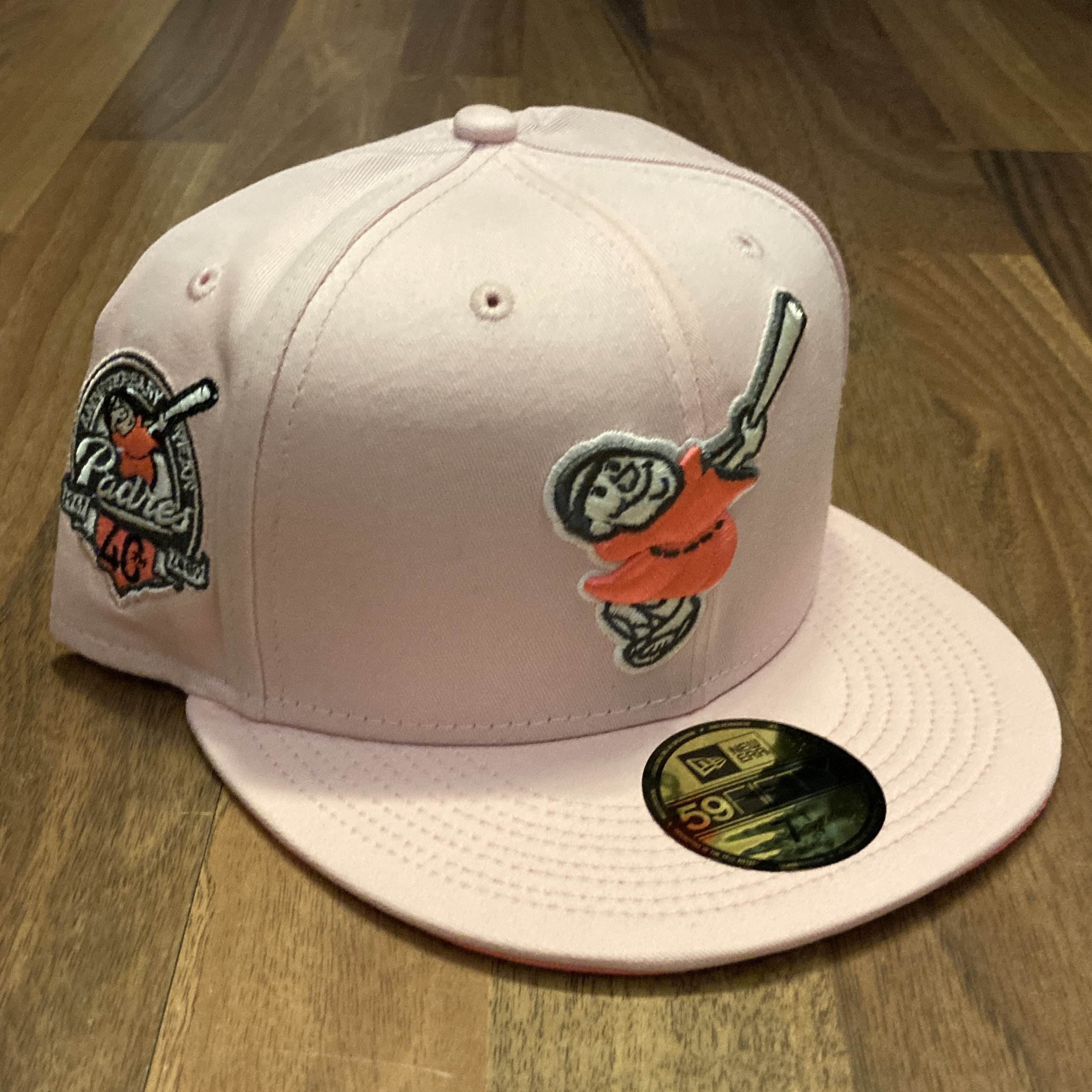San Diego Padres MLB 59FIFTY Cooperstown 40 Cap in Baby Pink Glow von New Era Front Front
