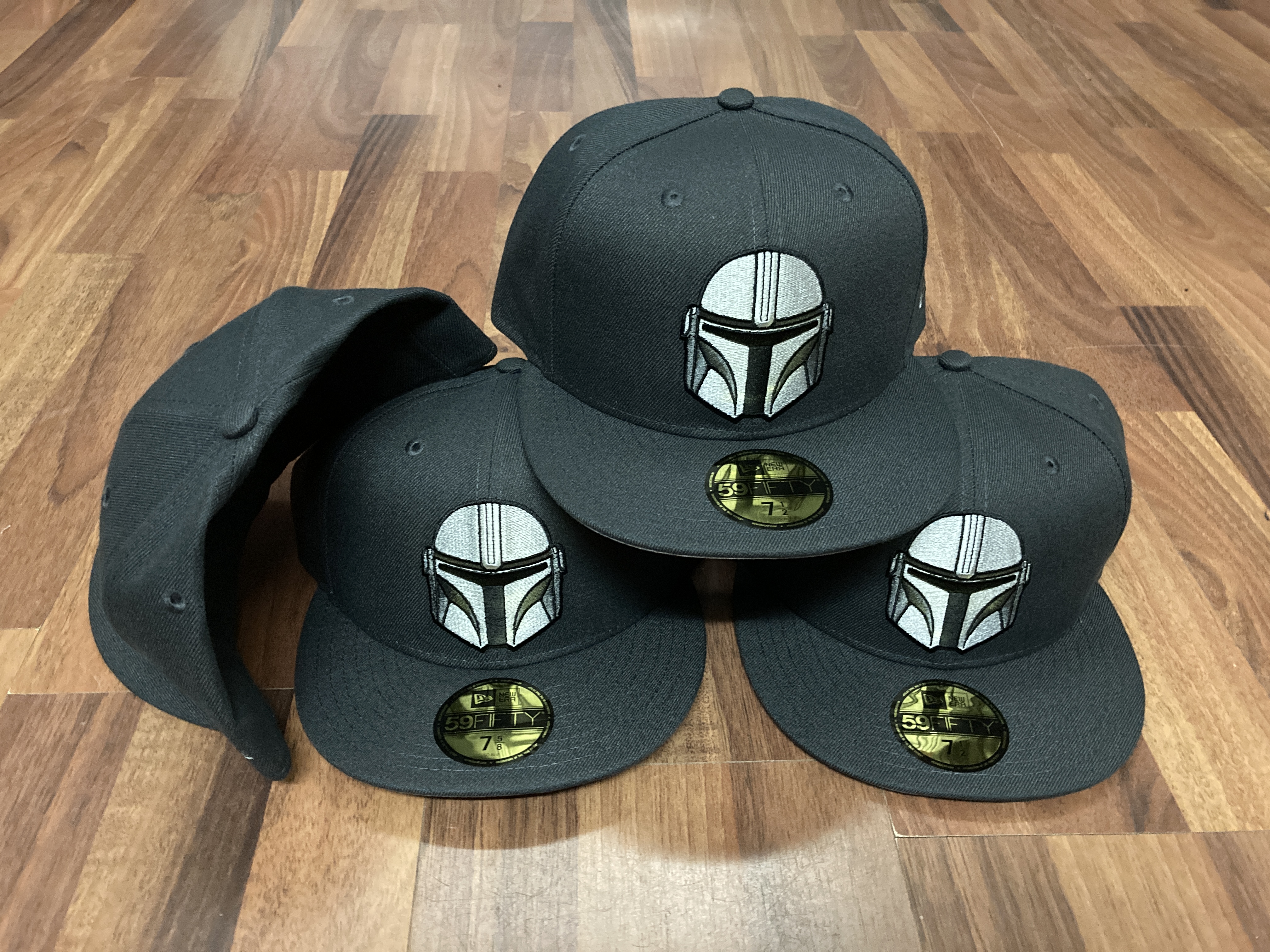 Star Wars Licensed Disney 59FIFTY Fitted exclusive Cap The Mandalorian Helmet Logo Grey Silver Grey von New Era Front