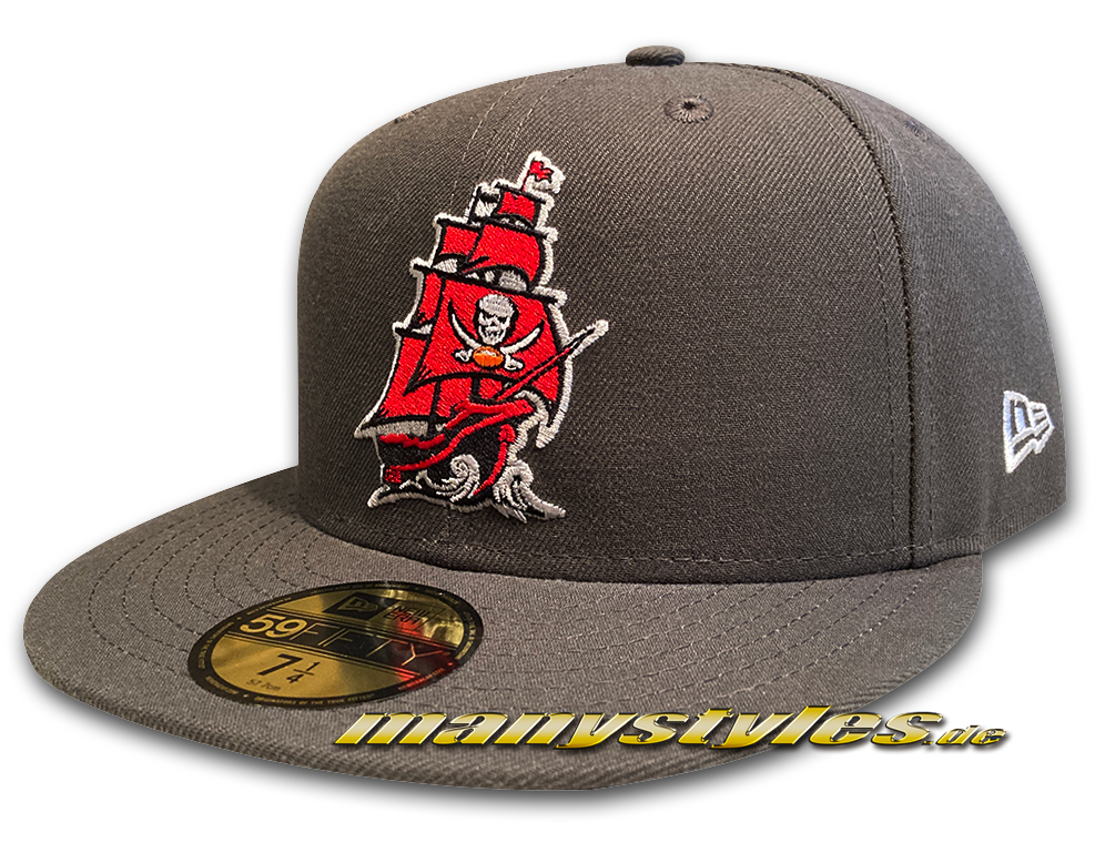 manystyles_de_tampabay_buccaneers_nfl_exclusive_ghost_ship_new_era_599fifty_fitted_cap_dark_pewter_red_white_otc manystyles exclusive Tampa Bay Buccaneers 59FIFTY NFL Classic Pirate Ghost Ship Cap in Dark Pewter Red OTC von New Era Front