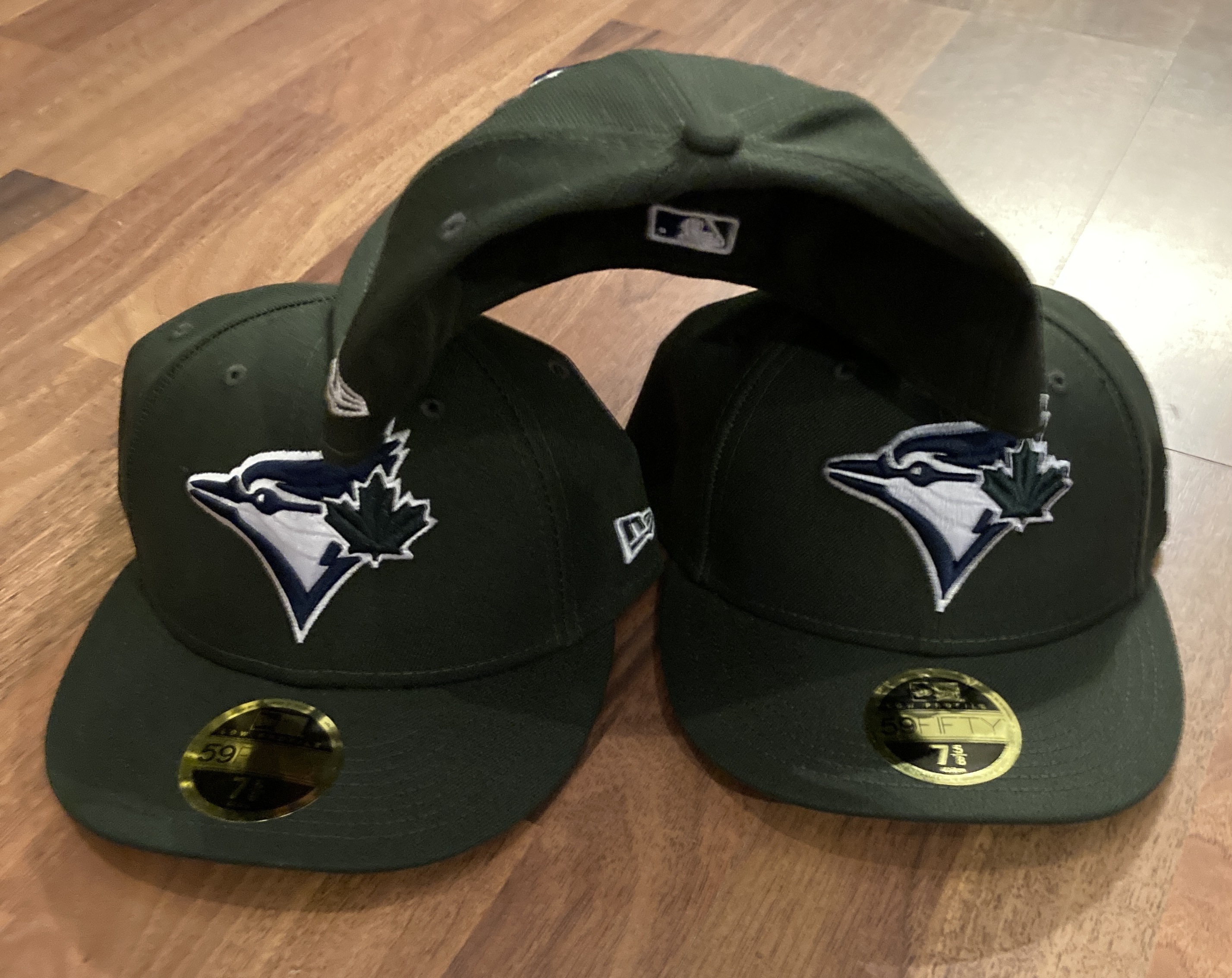 Toronto Blue Jays MLB Cooperstown 59FIFTY exclusive Low Profile Fitted Cap in Dark Seaweed Green White von New Era Backvieew