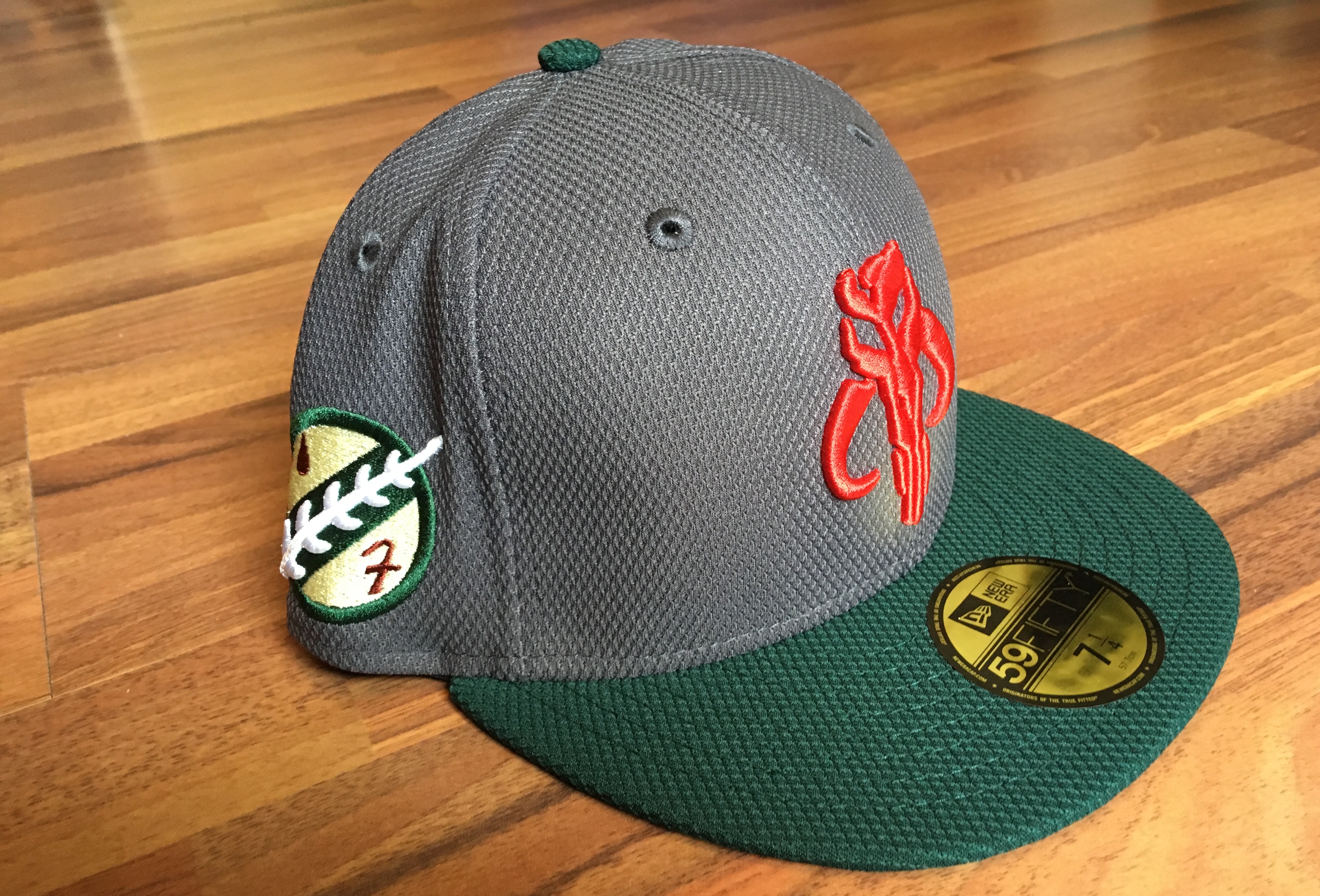 Star Wars Licensed Disney 59FIFTY Fitted exclusive Cap The Mandalorian Brothers All Graphite Green Scarlet Red White von New Era Right side