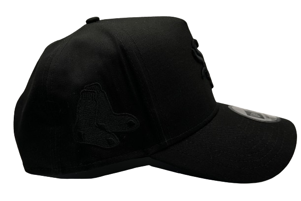 Chicago White Sox MLB Curved Visor 9Forty Adjustable EFrame Team Cap Monochrome Black on Black von New Era Alternate View