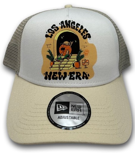 NE Graphic Print Adjustable Trucker Cap Los Angeles Khaki White Yellow von New Era 