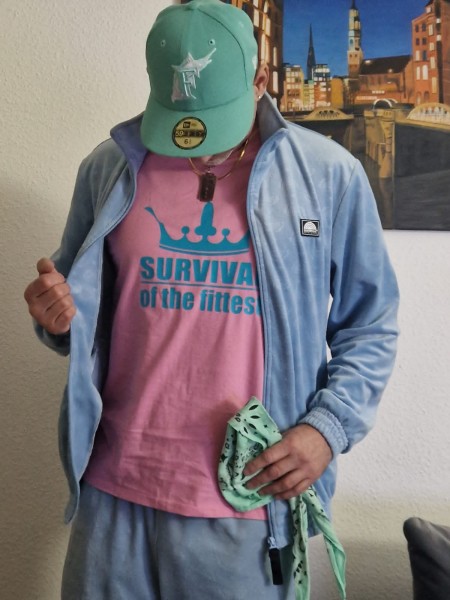 Survival of the Fittest Crown exclusive T-Shirt Baby Pink Sky Blue Türkis Pastell von Sol FRont with Skyblue Southpole Velour Suit